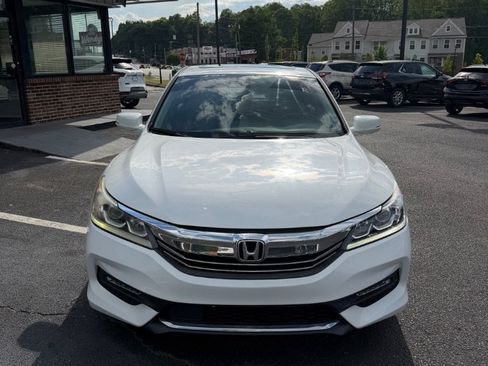 Used 2017 Honda Accord EX-L image 2