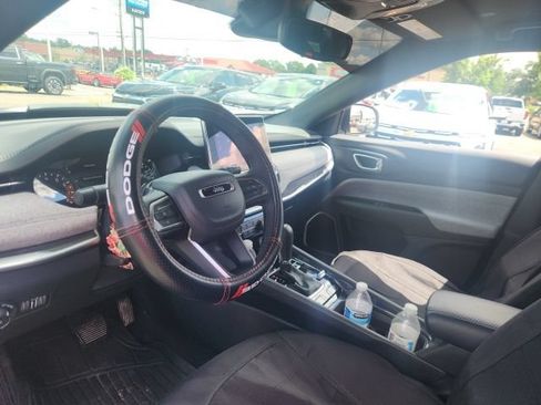 Used 2024 Jeep Compass Latitude AWD/4WD image 6