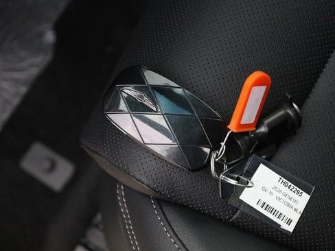 New 2026 Genesis GV70 2.5T Select image 32