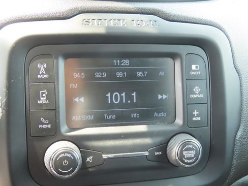 Used 2015 Jeep Renegade Latitude w/ Popular Equipment Group FWD image 30