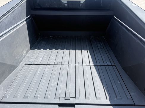 Used 2025 Tesla Cybertruck AWD Crew Cab image 17