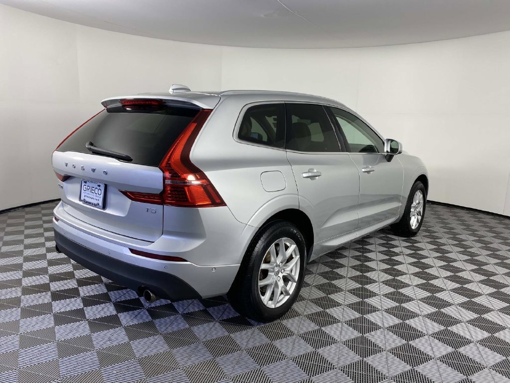 Used 2019 Volvo XC60 T5 Momentum w/ Premium Package FWD image 9