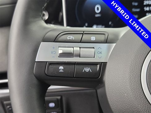 Used 2025 Hyundai Tucson Limited image 35