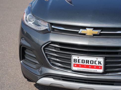 Used 2019 Chevrolet Trax LT w/ LT Convenience Package FWD image 9