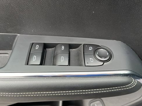 Used 2025 GMC Acadia Elevation image 30