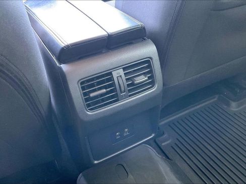 Used 2023 Nissan Rogue SV FWD image 32