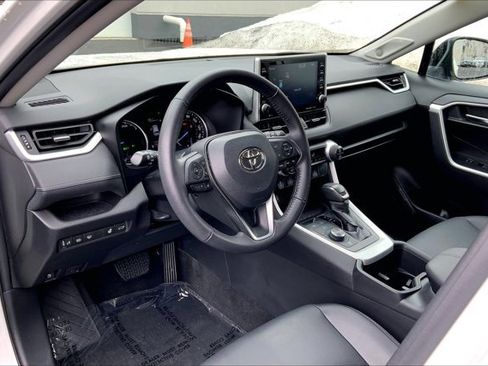 Used 2022 Toyota RAV4 XLE Premium image 14