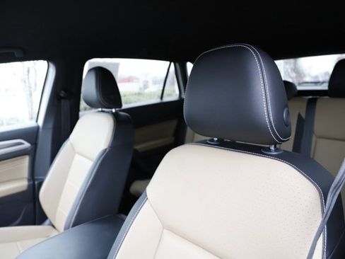 Used 2022 Volkswagen Atlas Cross Sport SE image 14