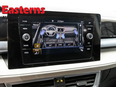 Used 2025 Volkswagen Taos SE FWD image 18