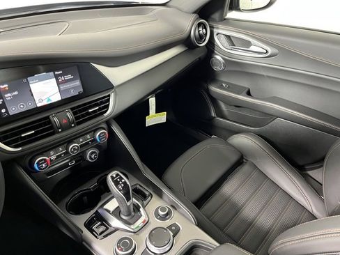 Used 2025 Alfa Romeo Giulia AWD w/ Driving Assist Package image 39