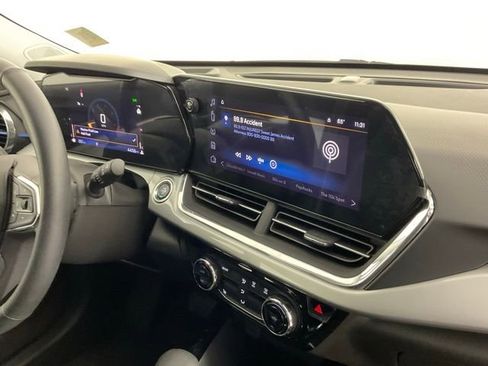 Used 2025 Chevrolet Trax LT w/ Driver Confidence Package image 19