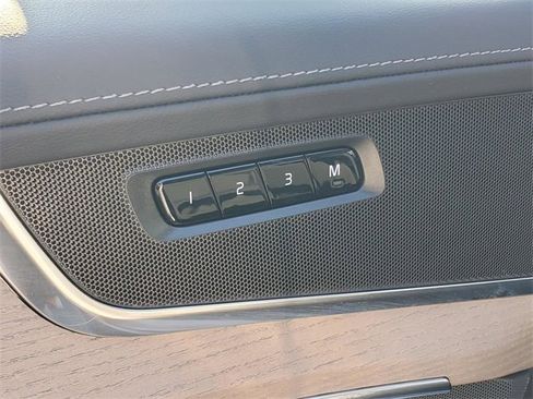 Used 2025 Volvo XC90 B6 Plus image 11