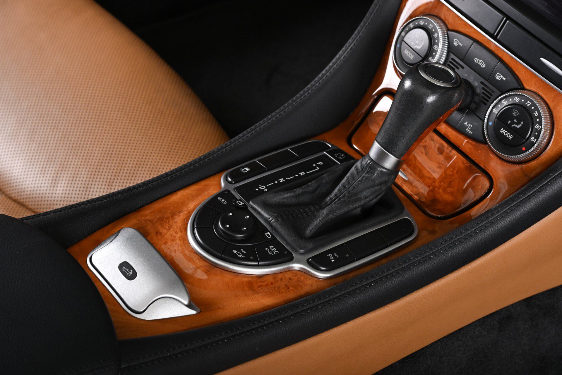 Used 2012 Mercedes-Benz SL 550 image 12