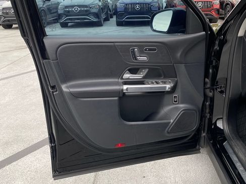 Used 2022 Mercedes-Benz GLB 35 AMG 4MATIC image 9