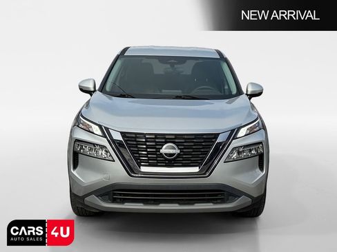 Used 2022 Nissan Rogue SV image 2