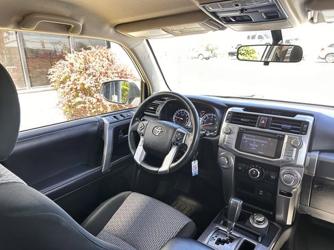 Used 2018 Toyota 4Runner SR5 AWD/4WD image 30