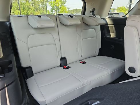 New 2026 Nissan Pathfinder SL w/ SL Premium Package FWD image 15