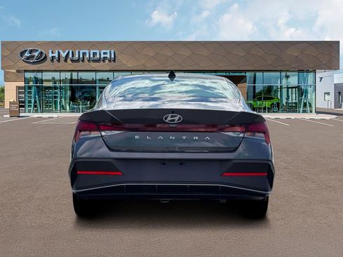 New 2026 Hyundai Elantra SE image 6