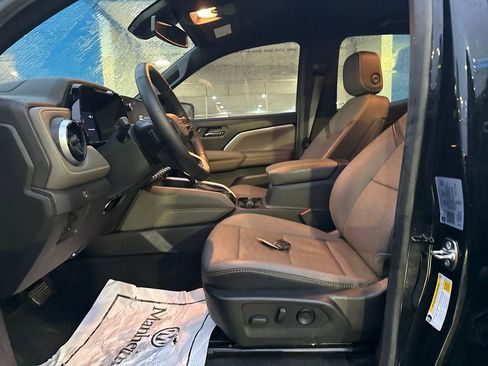 Used 2024 Chevrolet Colorado ZR2 w/ ZR2 Convenience Package III image 11