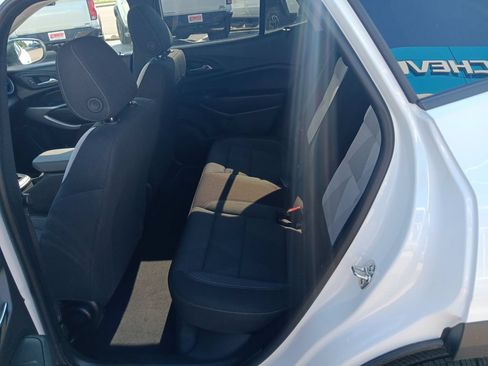 Used 2026 Chevrolet Trax LS FWD image 24
