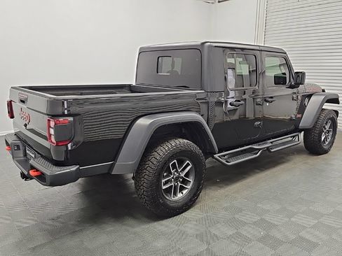 Used 2025 Jeep Gladiator Mojave w/ Convenience Group AWD/4WD image 9
