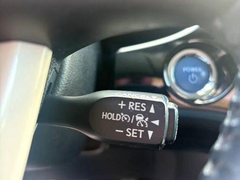Used 2018 Toyota Prius Three FWD image 47