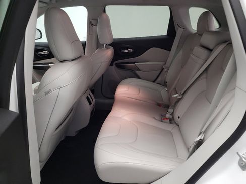 Used 2019 Jeep Cherokee Limited w/ Technology Group FWD image 18