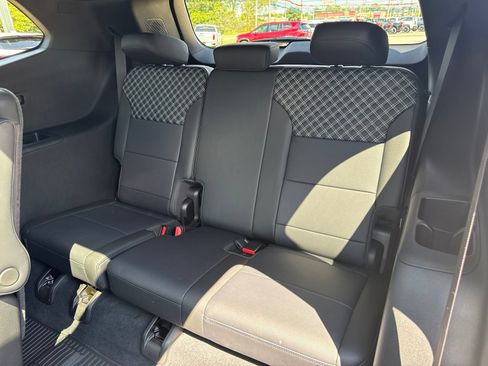 Used 2024 GMC Acadia Denali w/ Super Cruise Package FWD image 27