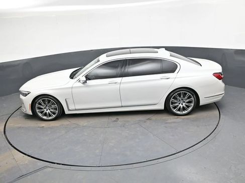 Used 2020 BMW 740i w/ Premium Package image 24