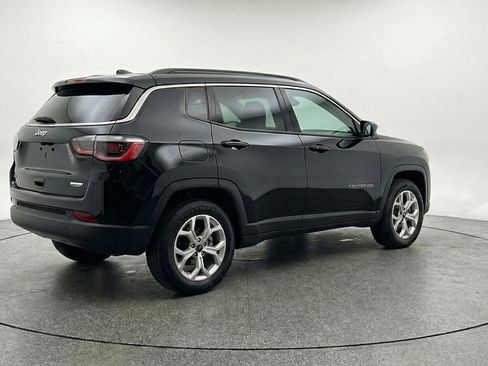 Used 2025 Jeep Compass Latitude image 9