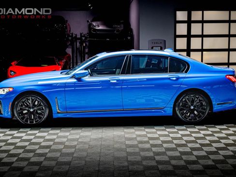 Used 2021 BMW 750i xDrive w/ Executive Package image 44