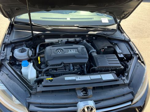 Used 2017 Volkswagen Golf R image 22