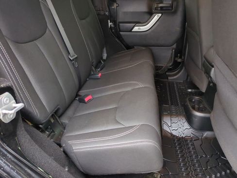 Used 2017 Jeep Wrangler Unlimited Sahara w/ Connectivity Group image 20