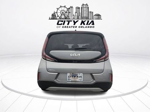 Certified 2025 Kia Soul LX w/ LX Technology Package FWD image 4