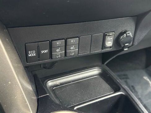 Used 2014 Toyota RAV4 Limited w/ Technology Package image 13