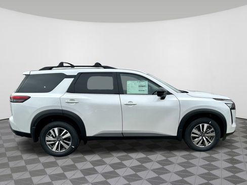 New 2026 Nissan Pathfinder SL image 5