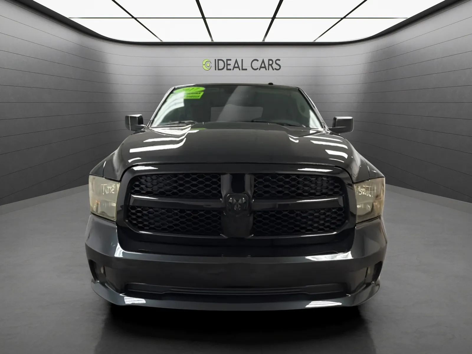 Used 2017 RAM 1500 Express RWD image 2