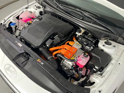 Used 2025 Hyundai Elantra Hybrid FWD image 11