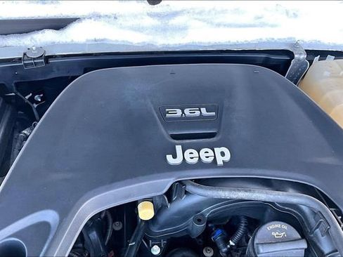 Used 2020 Jeep Wrangler Sport image 34