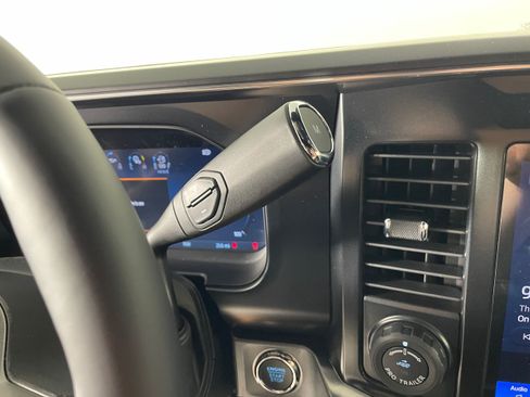 New 2026 Ford F250 Platinum w/ FX4 Off-Road Package AWD/4WD image 4