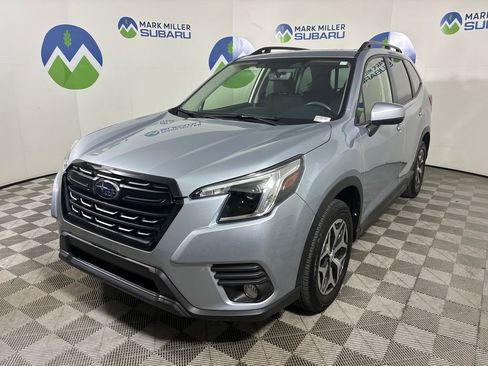 Used 2023 Subaru Forester Premium image 3