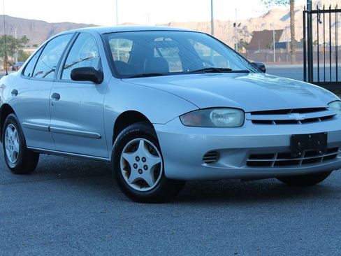 Used 2005 Chevrolet Cavalier Sedan w/ Preferred Equipment Group image 2