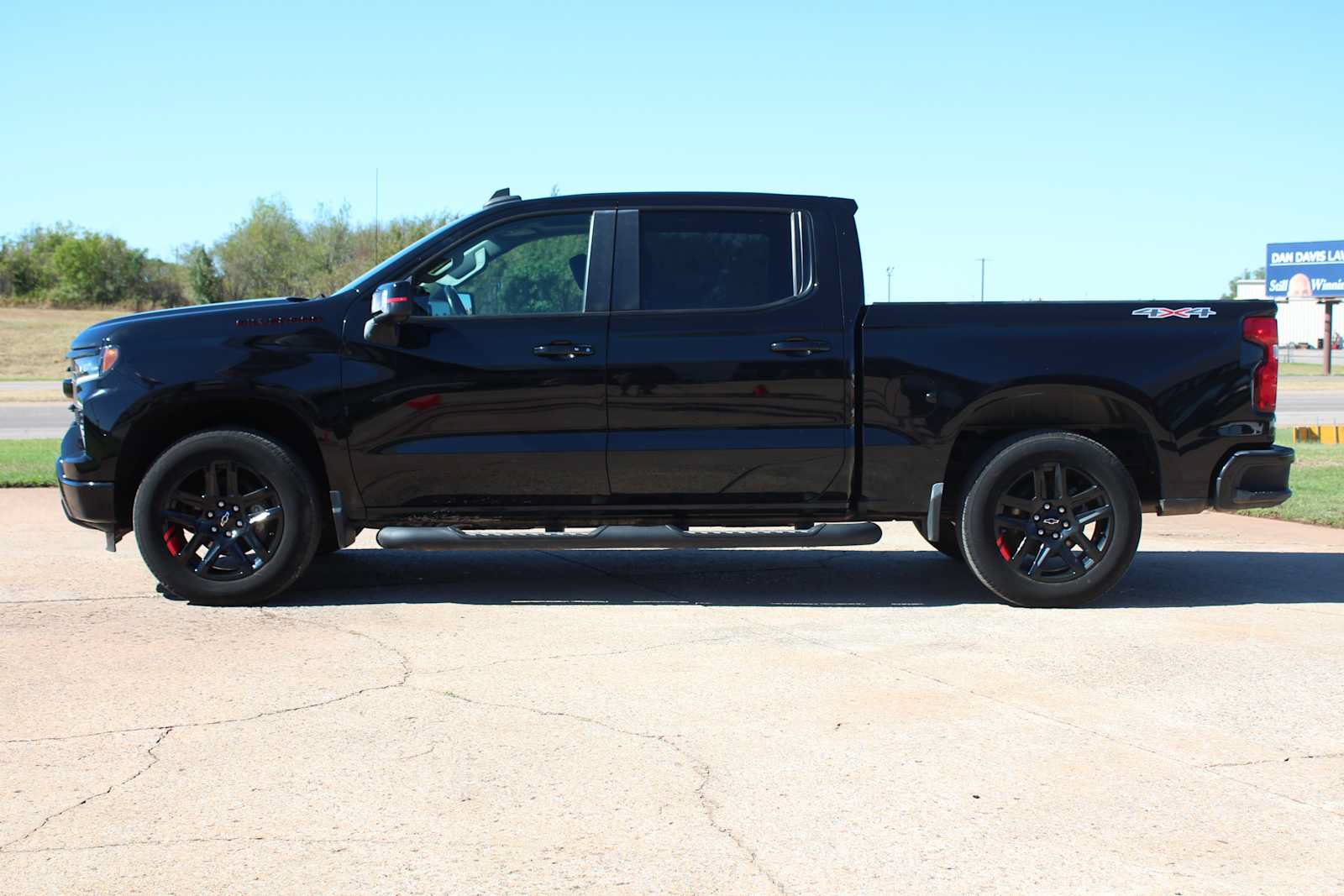 Used 2022 Chevrolet Silverado 1500 RST w/ Redline Edition AWD/4WD image 7