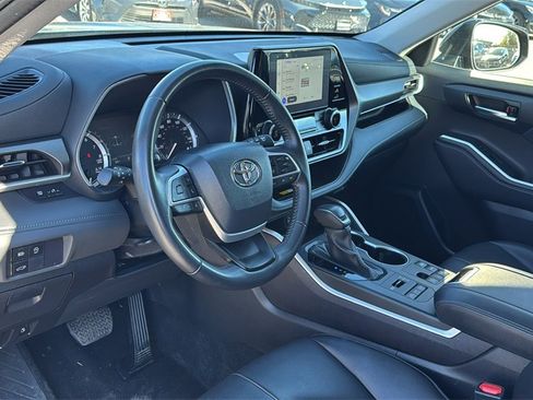 Certified 2024 Toyota Highlander XLE image 15