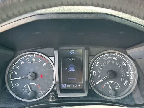 Used 2018 Toyota Tacoma TRD Sport AWD/4WD image 6