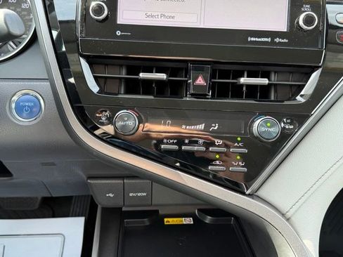 Used 2022 Toyota Camry XLE image 20