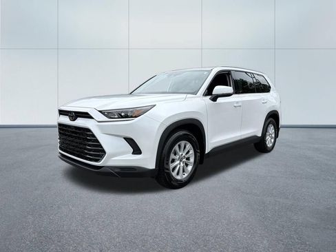 Used 2026 Toyota Grand Highlander AWD image 2