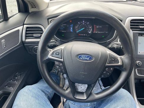 Used 2019 Ford Fusion SE FWD image 17
