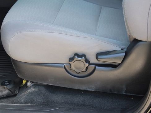Used 2019 Toyota Tacoma SR5 AWD/4WD image 16
