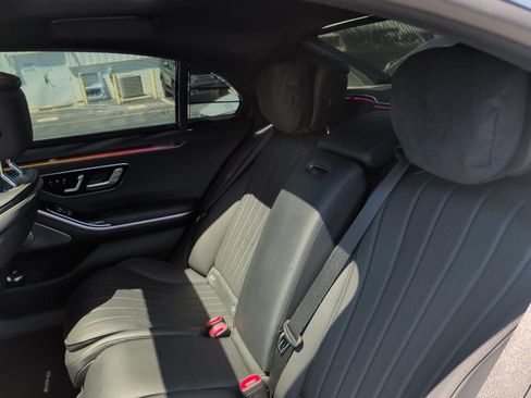 Used 2022 Mercedes-Benz S 580 4MATIC Sedan w/ AMG Line Package image 33